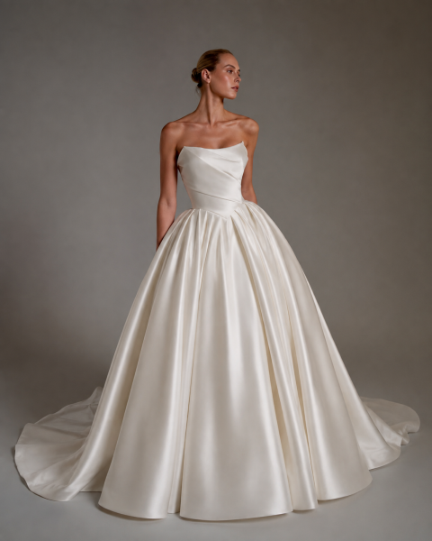 Trägerloses Prinzessinnen-Brautkleid mit Drapierung und Rückenschnürung